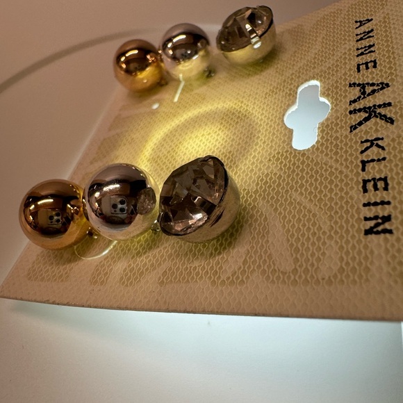 ANNE KLEIN STUD EARRINGS - Picture 12 of 13